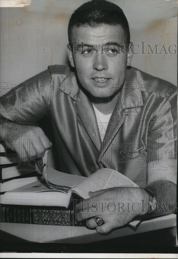 1959 Press Photo Lawton Okla Michael O&#39;Rourke after resigned from Army - Historic Images