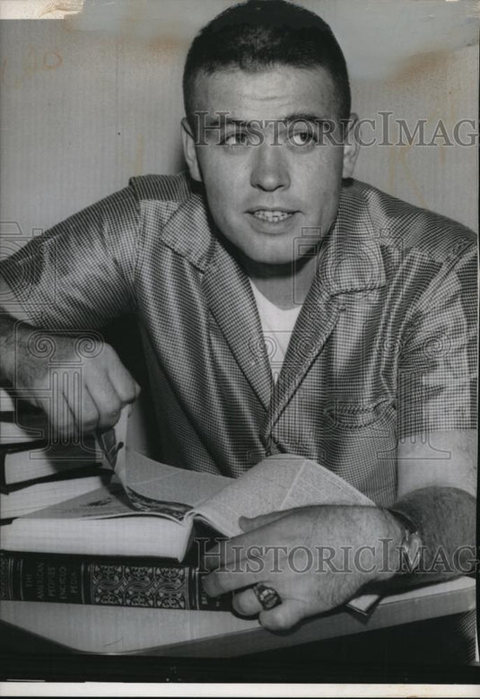 1959 Press Photo Lawton Okla Michael O'Rourke after resigned from Army - Historic Images