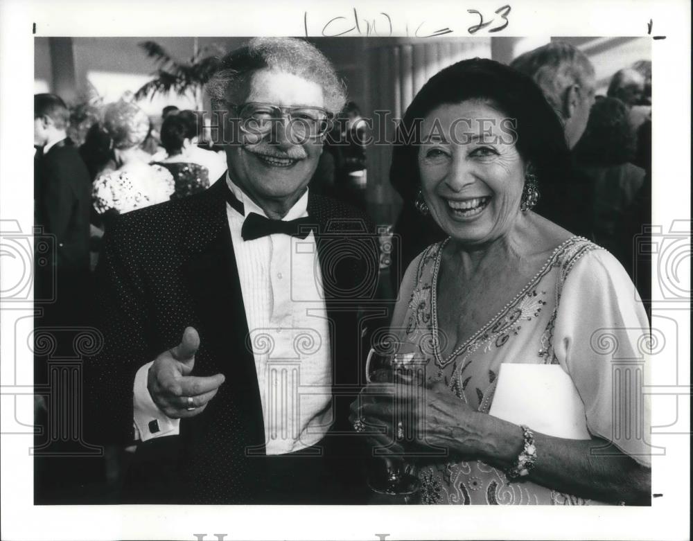 1991 Press Photo Allen Deutscn and wife Milli at Cleveland Clinic Founders Ball. - Historic Images