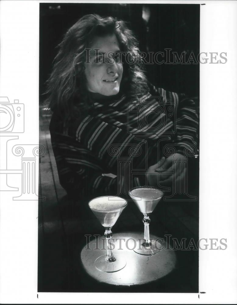 1992 Press Photo Jon Anthony D&#39;Amato with Smart Drinks at Atler House - Historic Images