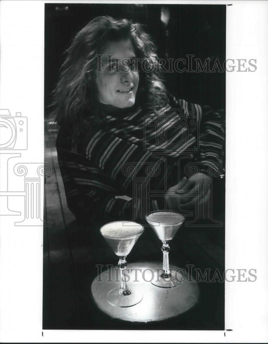 1992 Press Photo Jon Anthony D'Amato with Smart Drinks at Atler House - Historic Images