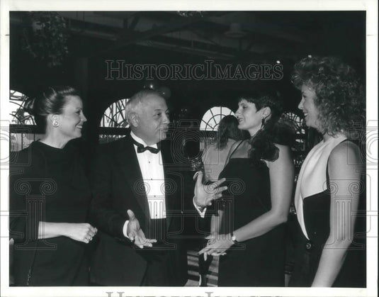 1990 Press Photo Mr and Mrs Virgil Dominic at MDA party at Power House - Historic Images
