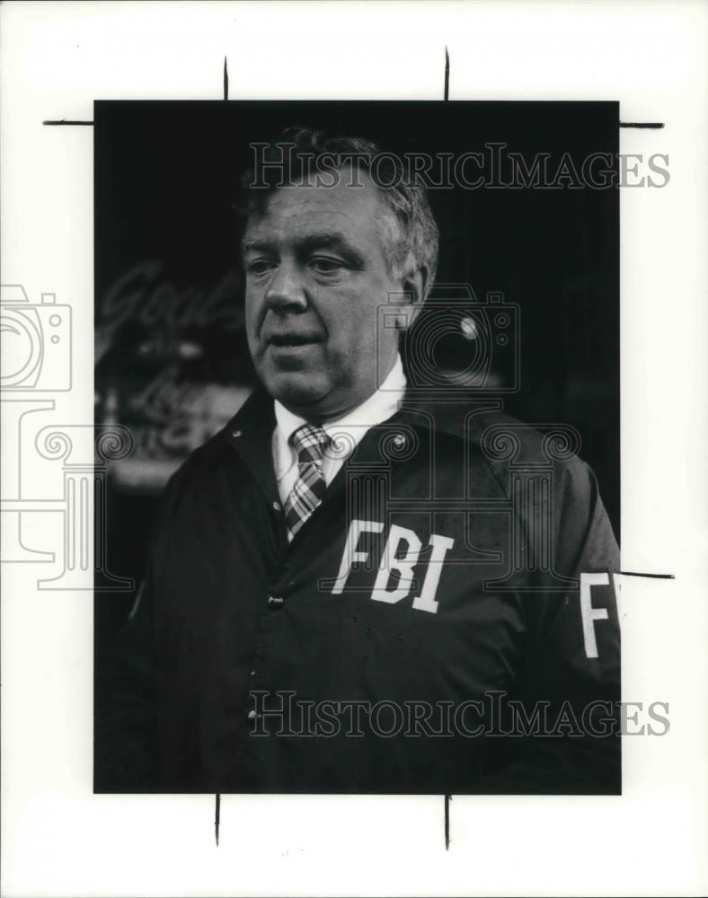 1990 Press Photo Special in charge William D Branon with FBI - Historic Images