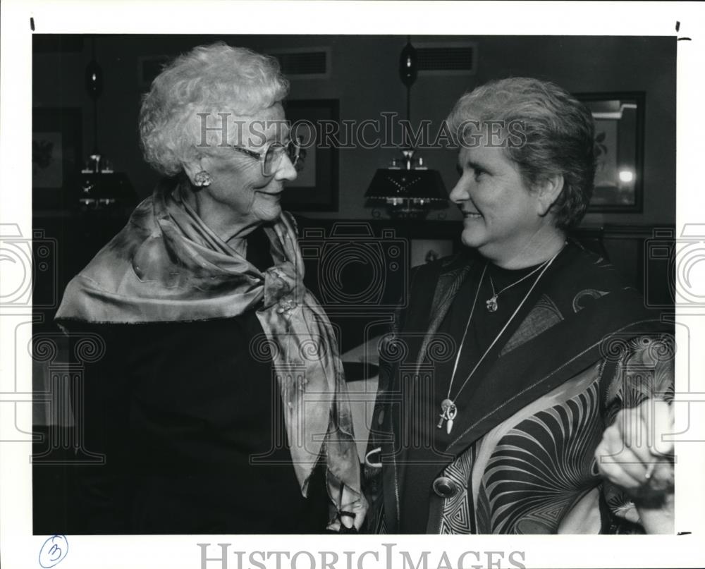 1991 Press Photo Kay Ballard Party. Peg and Dagmar Celeste - Historic Images