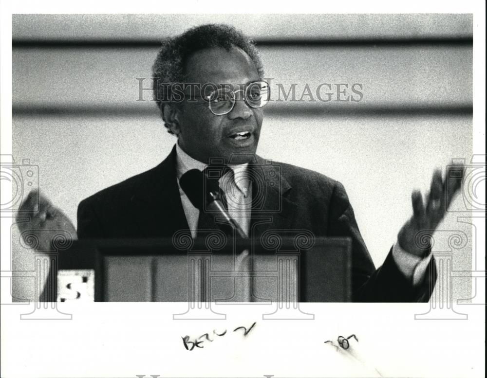 1991 Press Photo Derrick Bell Speaks At MLK Celebrations Tri-CCC Metro Campus - Historic Images