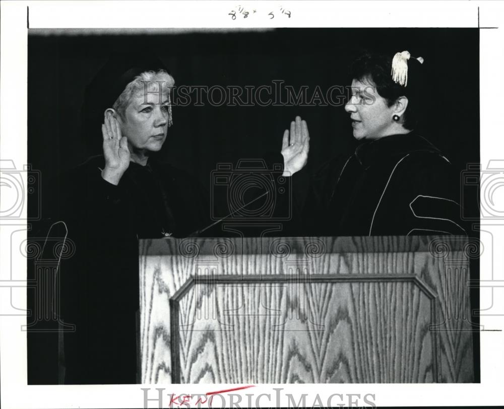 1991 Press Photo Kent University President Carol Cartwright Receives Oath - Historic Images