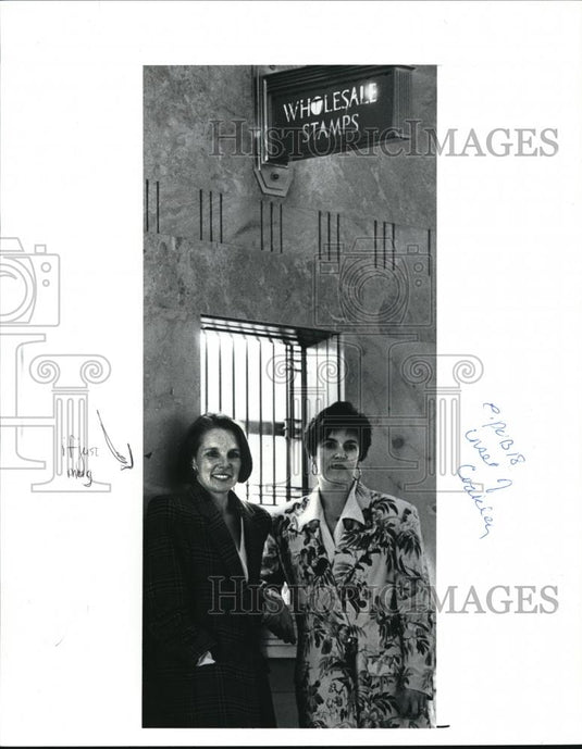 1991 Press Photo Committee people, Kathleen Coakley & Ryn Clark at post office - Historic Images
