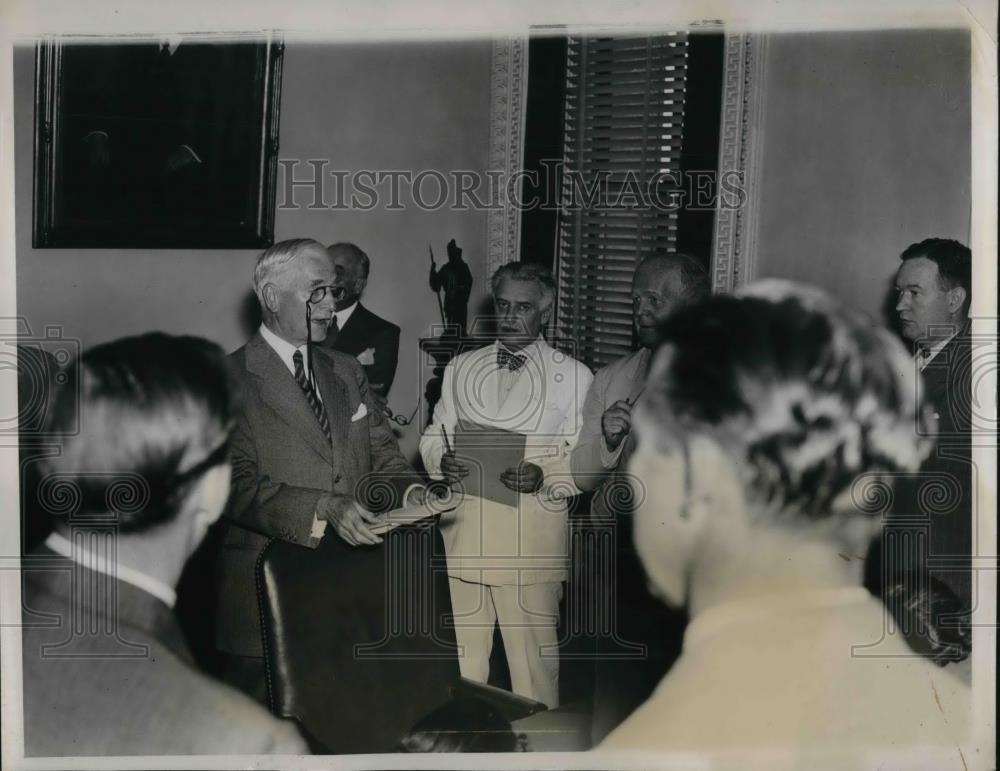 1939 Press Photo Wash DC Sec of State Cordell Hull &amp; mesage to Emanuel of Italy - Historic Images