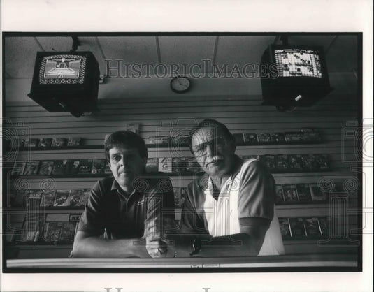 1991 Press Photo Mark Lamb and Darrell Dumont pose in their Parma store - Historic Images