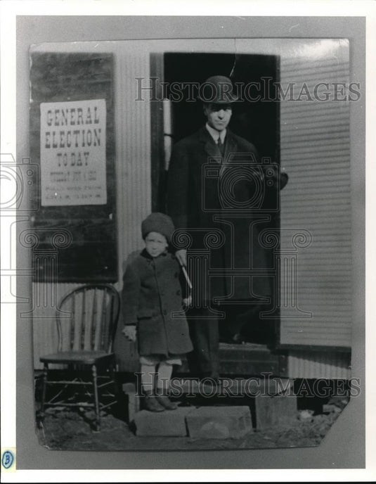 1998 Press Photo Newton D. Barker - Historic Images