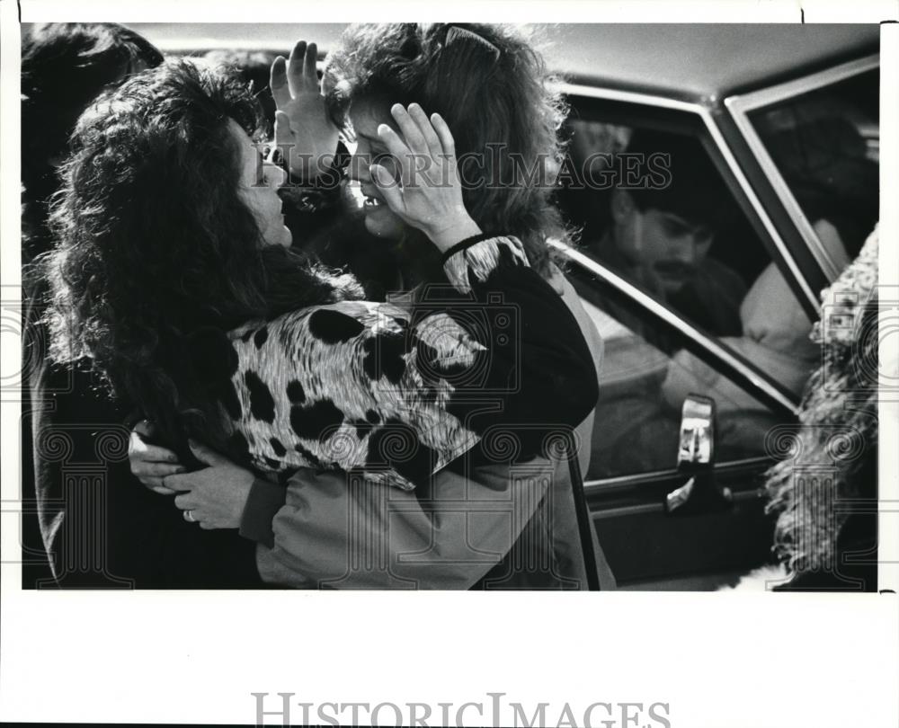 1991 Press Photo Tami Collins with sister-in-law Kelley Brindley - Historic Images