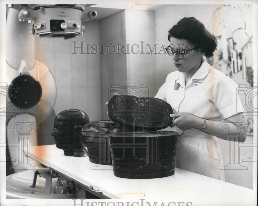 1961 Press Photo Miss Barbara Mesars shows how the Phantom is sectionalized - Historic Images