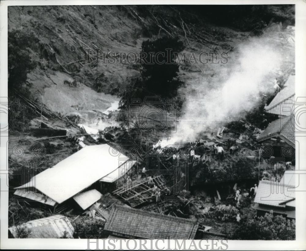 1971 Press Photo Landslide caused by Typhoon Virginia in central Japan - Historic Images