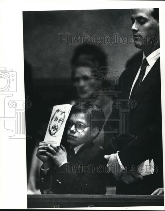 1990 Press Photo Michael Sexton holds photo of Raplh Delaney during his funeral - Historic Images
