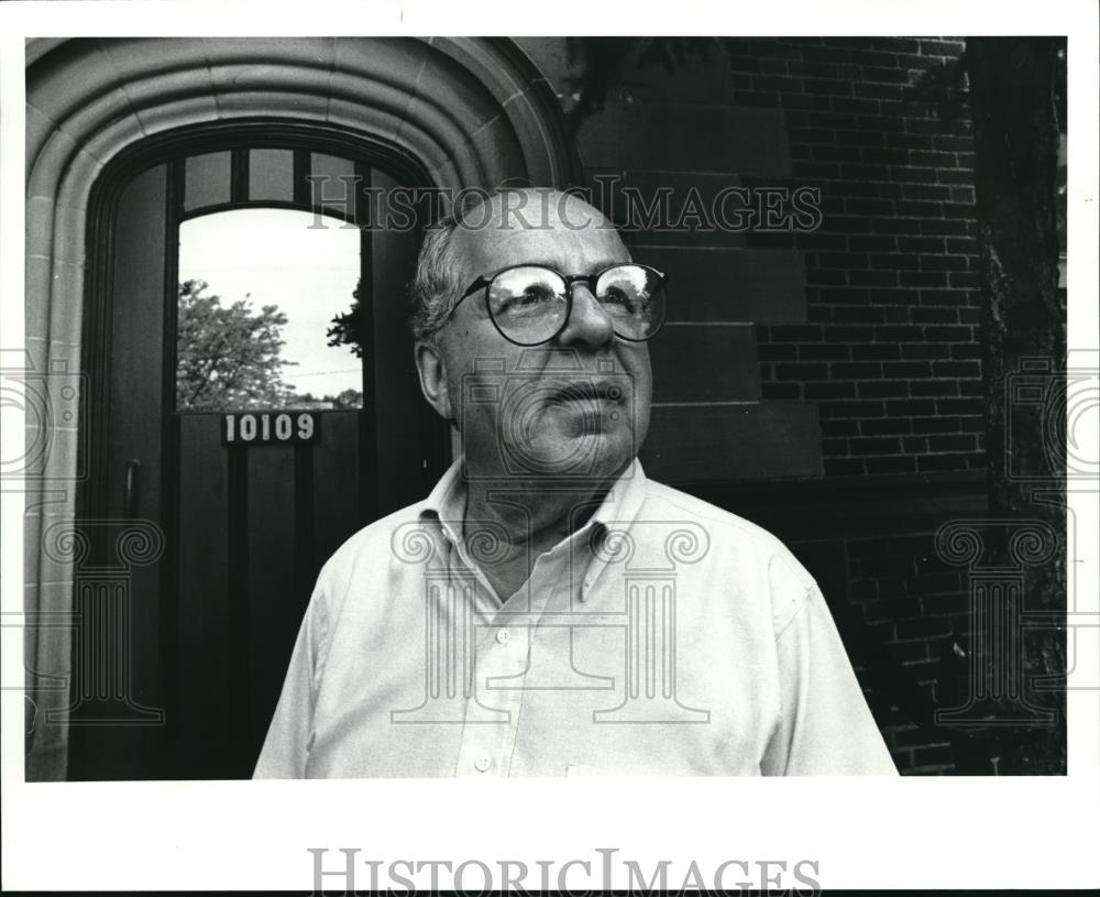 1991 Press Photo Apartment Owner West Side Alvin Duber - Historic Images