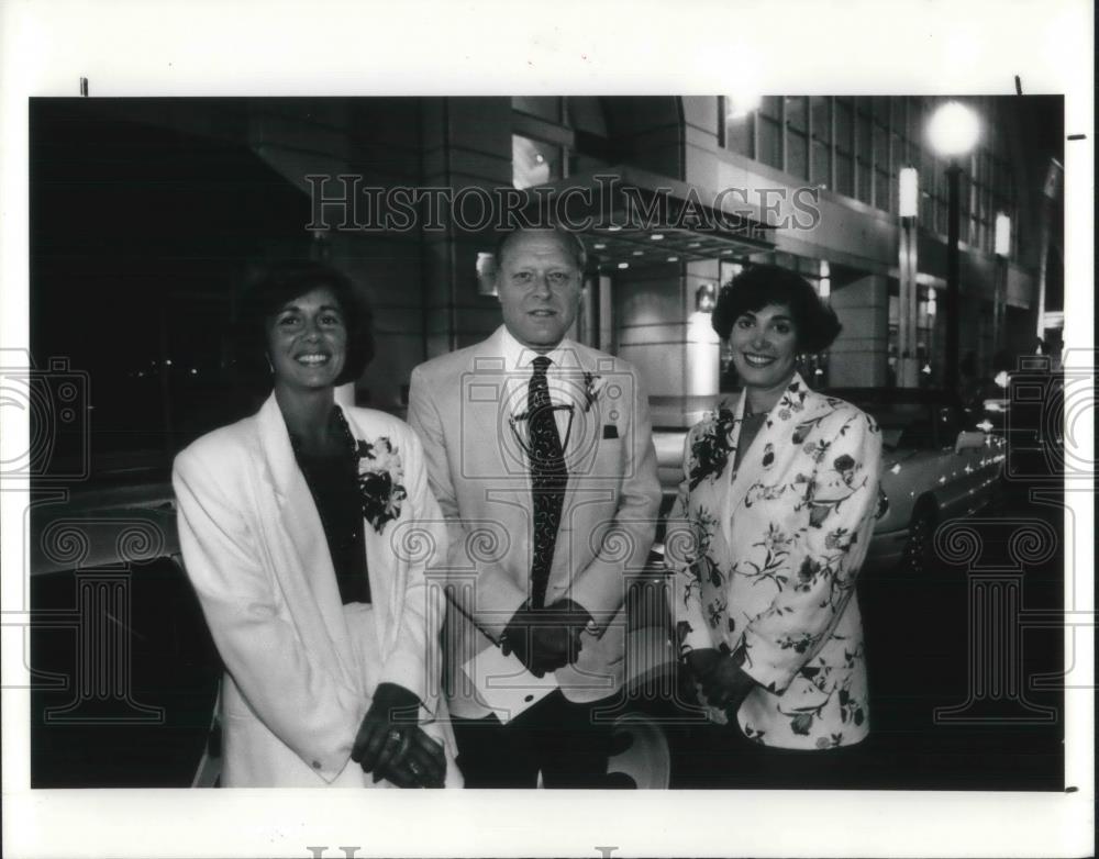 1991 Press Photo Janet AuWerter, Arthur Baldwin and Debbie Abdalian-Thompson - Historic Images