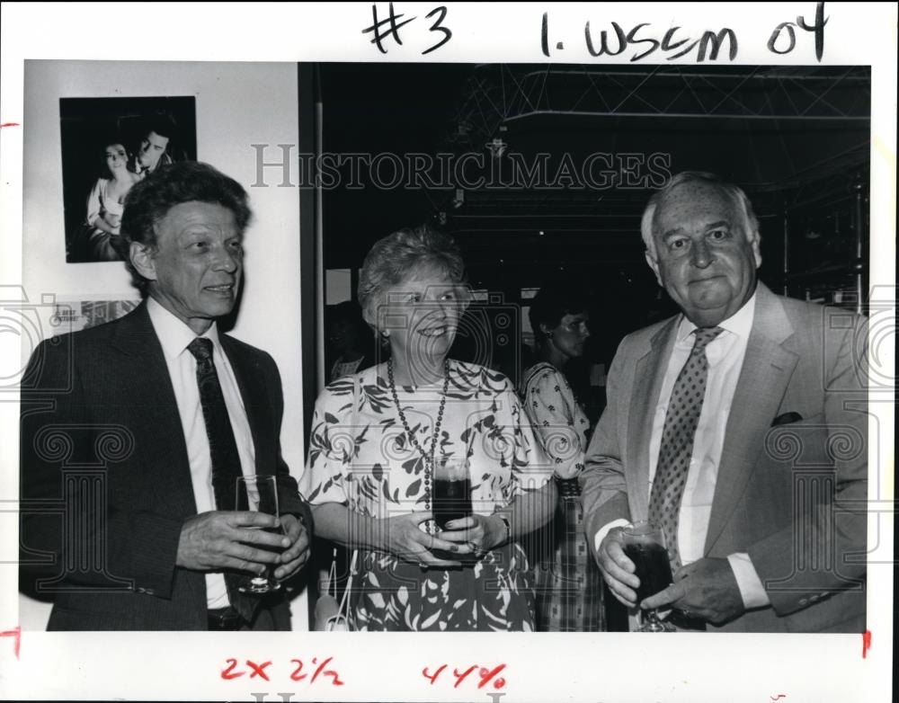 1991 Press Photo Father Bob Begin, Marilyn Cunin, John Cunin - Historic Images