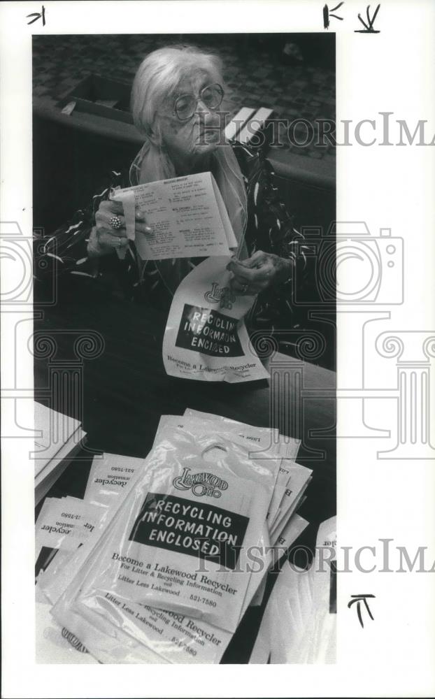 1990 Press Photo Ann Decoulaz 102 year old Volunteer at the Lakewood Senior Ctr. - Historic Images