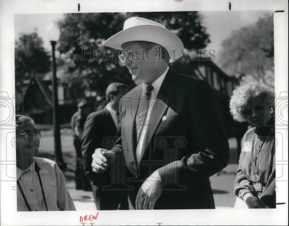 1990 Press Photo Akron Businessman David Brennan Hosted President Bush - Historic Images