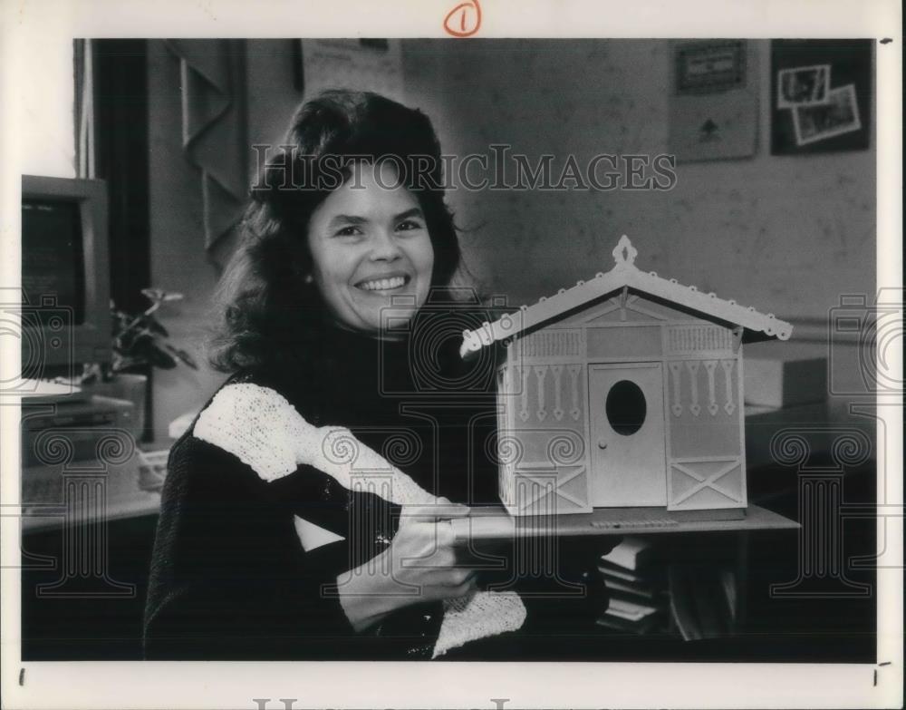 1992 Press Photo Author Kathy Smith Anthenat of American Tree Houses&amp; Play House - Historic Images