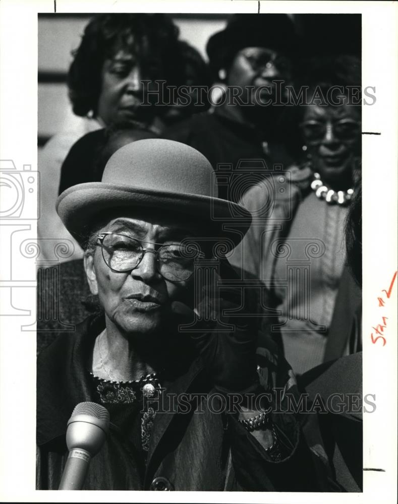1991 Press Photo Judge Jean Murrell Capers speaks at Mildred Madison Board. - Historic Images