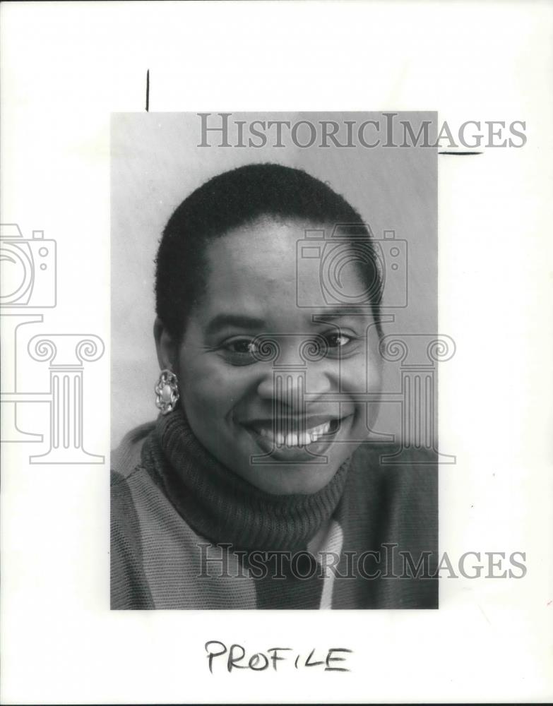 1990 Press Photo Angela Bowie Head of Cleveland Public Library. - Historic Images