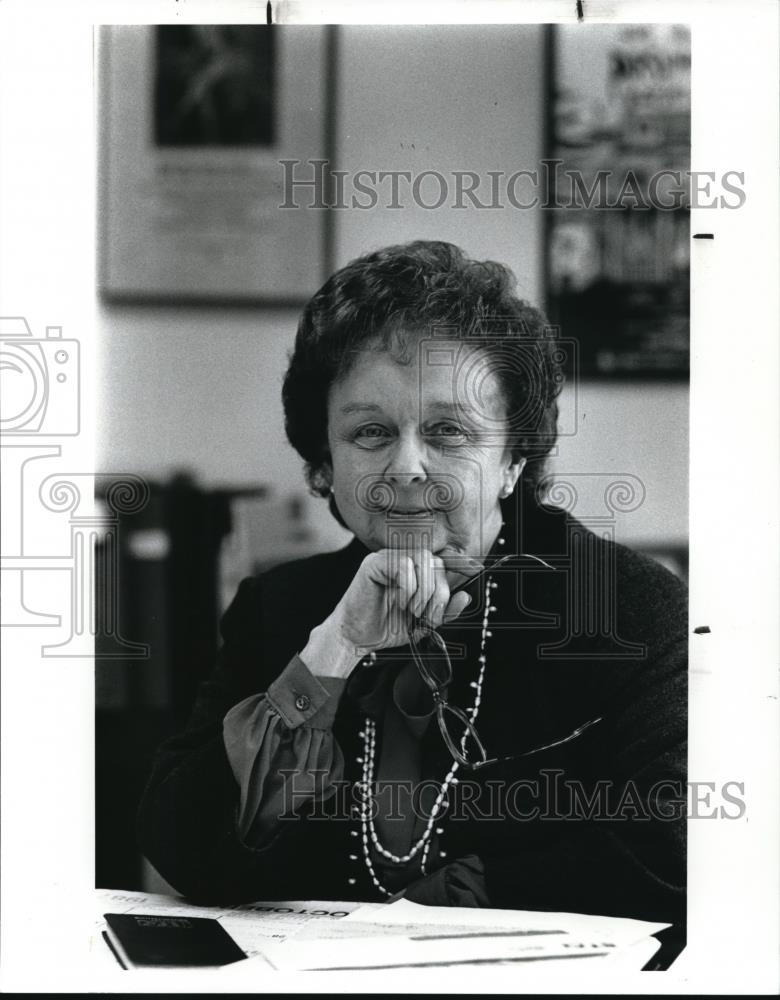 1993 Press Photo Nary Bill Managing Director Great Lakes Theater Festival. - Historic Images
