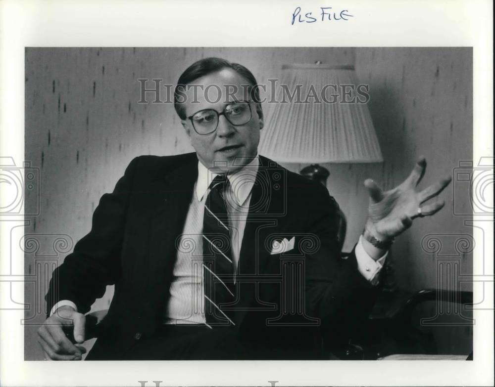 1990 Press Photo Jim Boris Of Kemper Corp - Historic Images