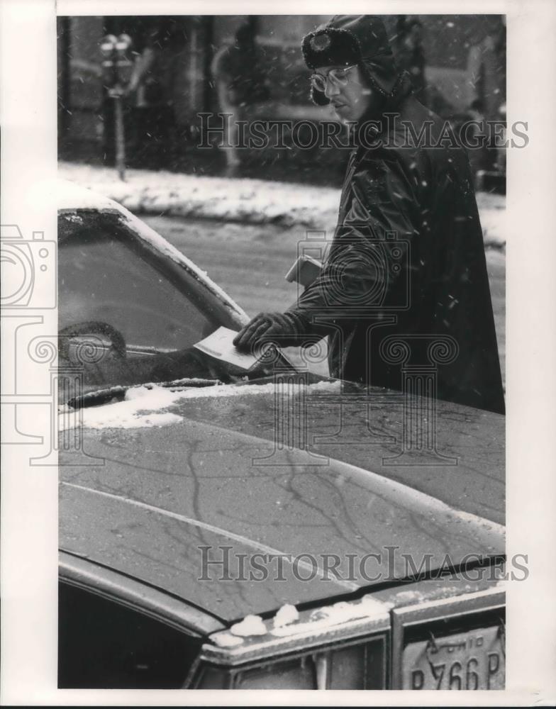 1991 Press Photo Joseph Digregorio Traffic Controller for Cleveland Police Dept - Historic Images