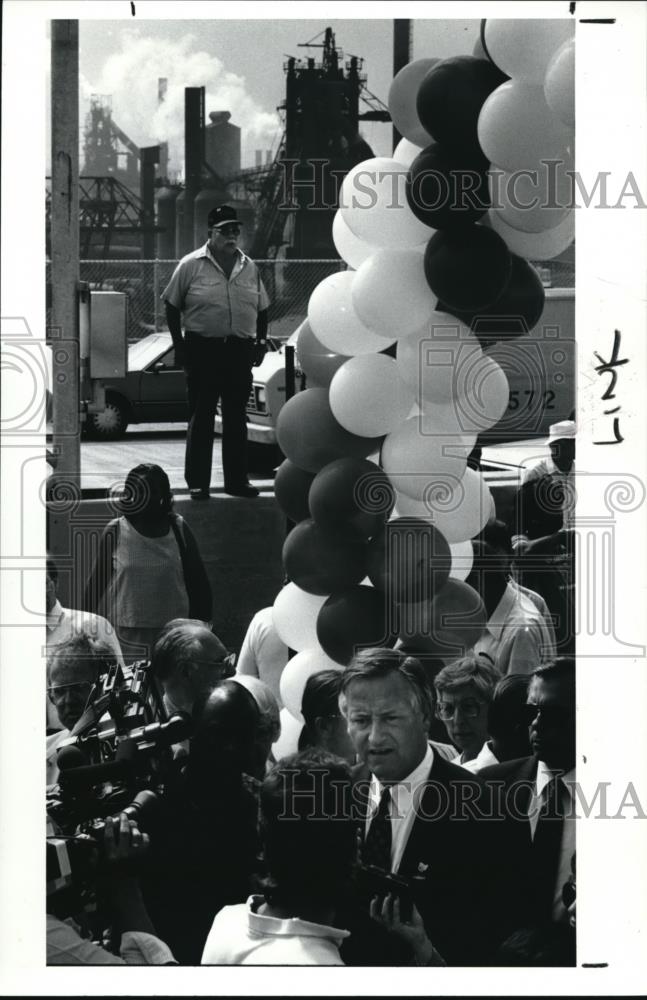 1990 Press Photo Governor Richard Celeste ribbon cutting I490 Bridge Joe Hinojos - Historic Images