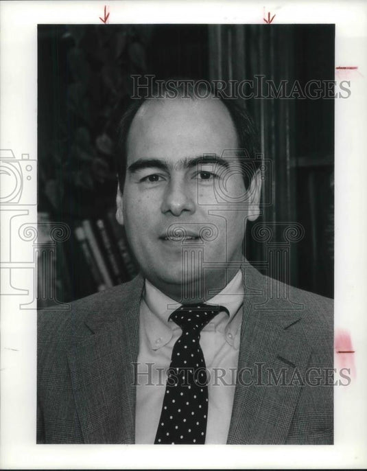 1990 Press Photo Joseph A. Avila-Director of McKinsey and Company - Historic Images
