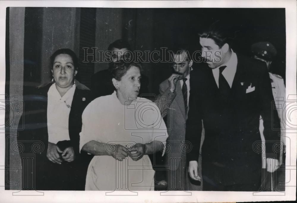 1952 Press Photo Adela M. De Figueroa's (center) "Septuplet Story" - Historic Images