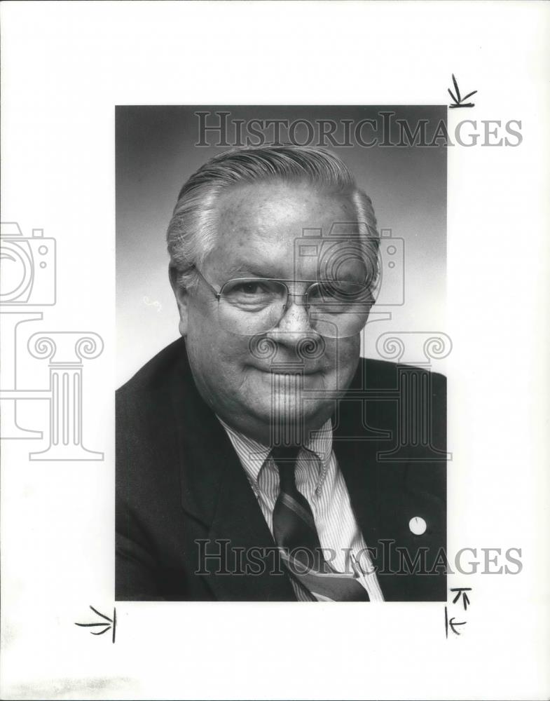 1990 Press Photo Daniel J. Dougherty - Executive Director of Northern Ohio Gives - Historic Images