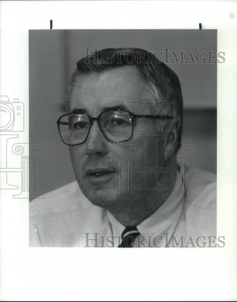 1990 Press Photo Mentor Police Chief, Richard Amiott - Historic Images