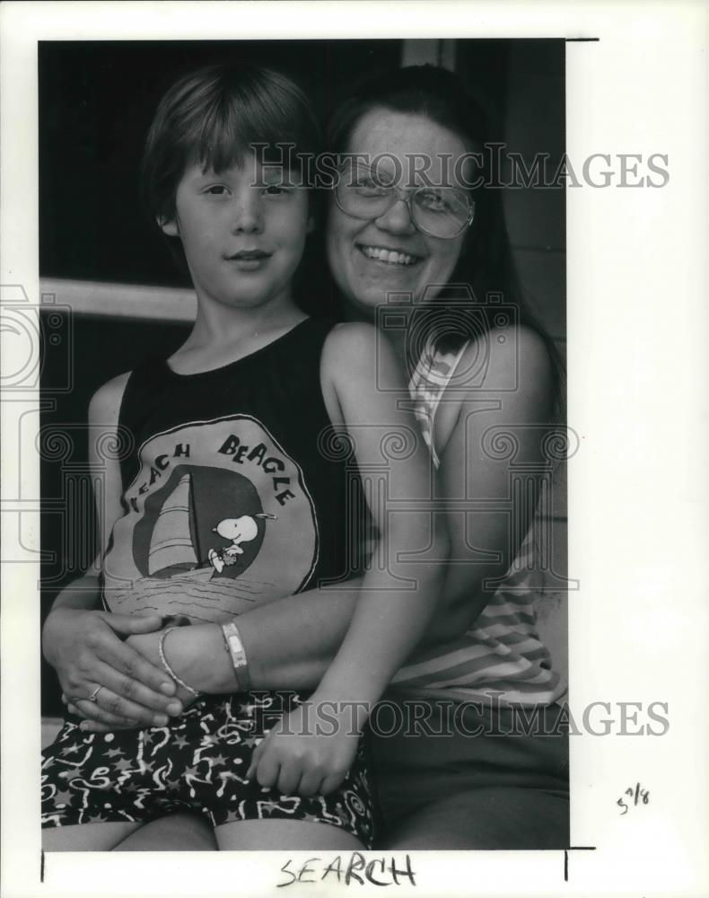 1991 Press Photo Erik age 9 and mother Linda Breech - Historic Images