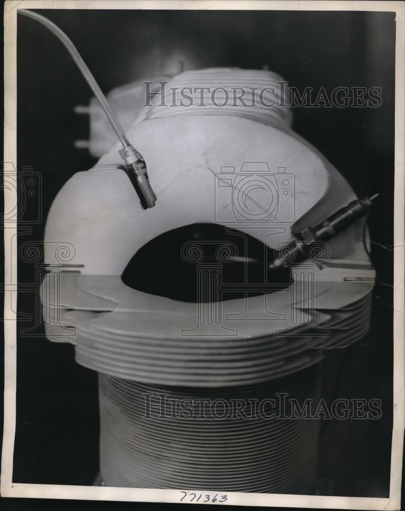 1945 Press PhotoCutaway model of a B-29 Fuel Injection System - Historic Images