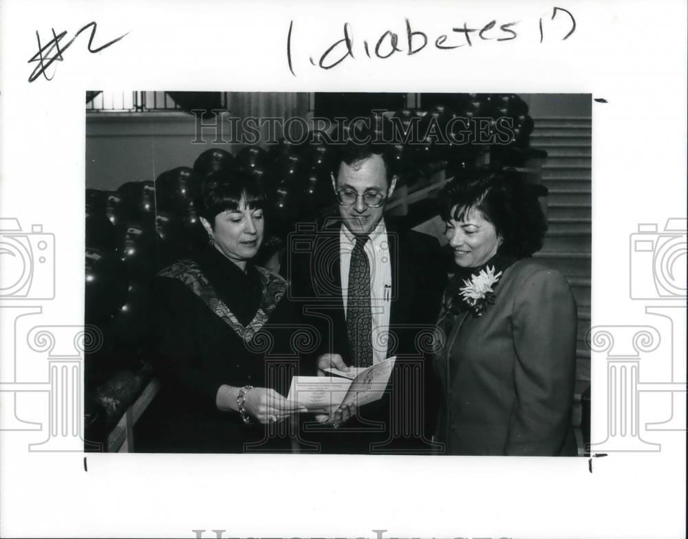 1991 Press Photo Harriet Fader with Dr. Robert Brenner and Peggy Garr - Historic Images