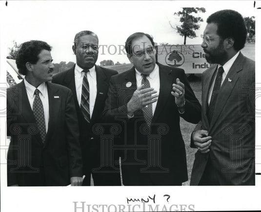 1990 Press Photo Ohio Attorney Gen. Anthony J. Celebrezze outside Cleveland Ind. - Historic Images