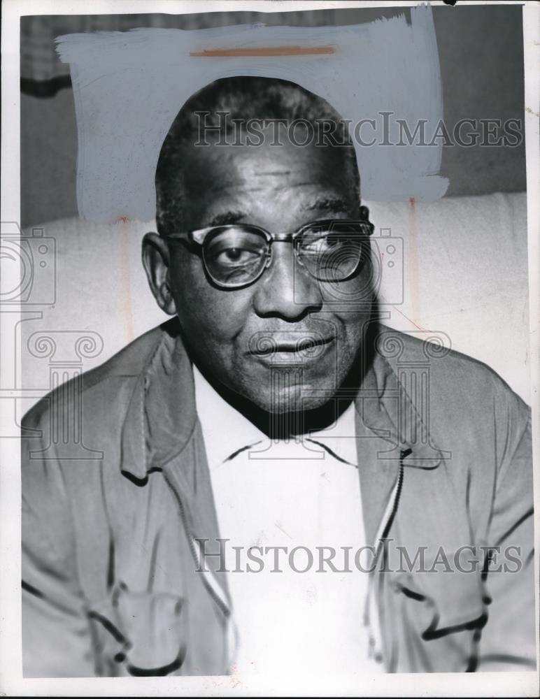 1967 Press Photo Moses Lee age 69 of Cleveland Ohio - Historic Images