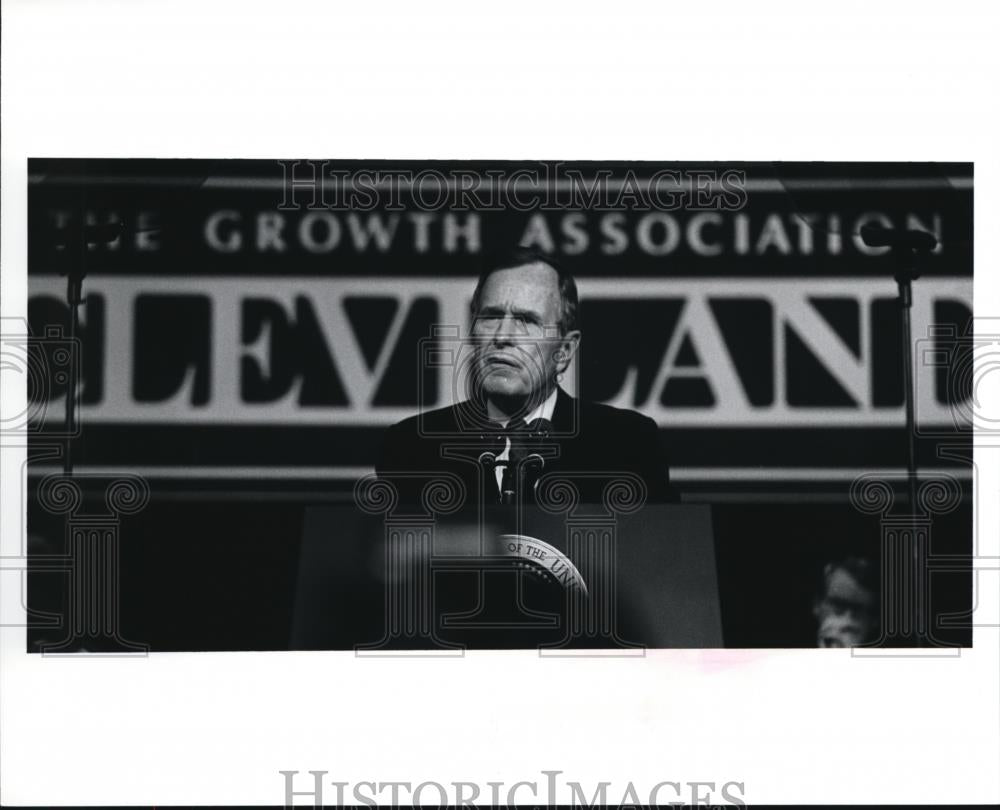 1992 Press Photo President George Bush discusses his health plan - Historic Images