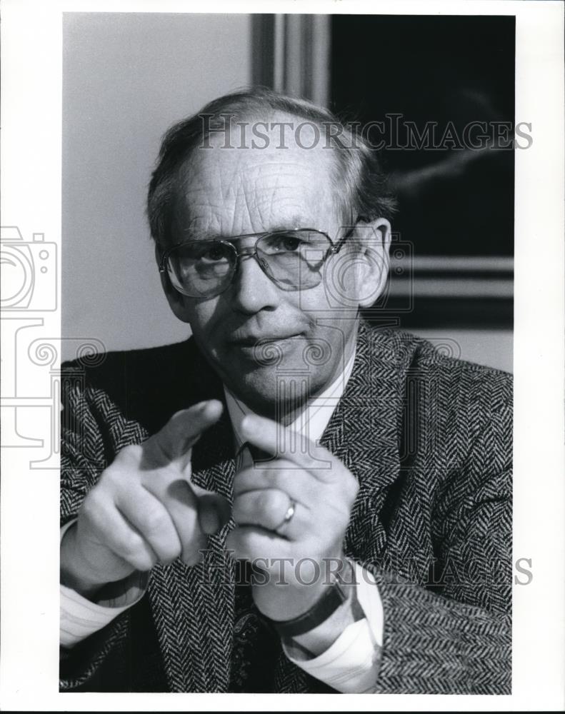 1990 Press Photo Dr. Egil Aukrust Senior Director of Technology LTV Steel - Historic Images