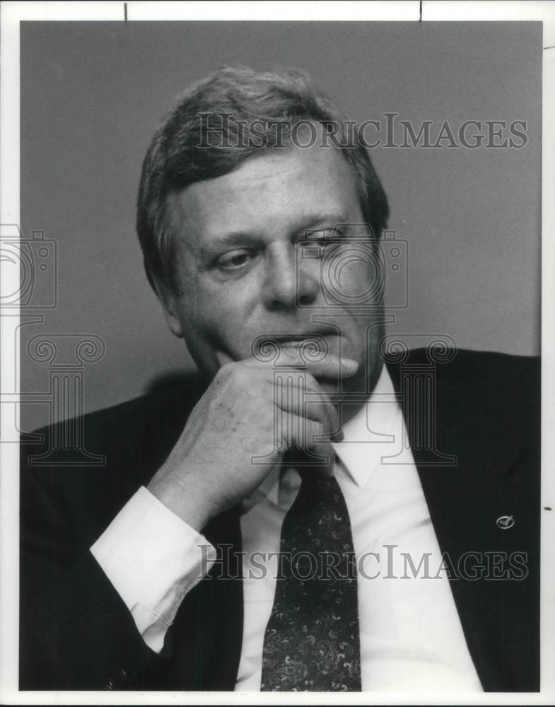 1991 Press Photo Albert Bersticker, New CEO of the Ferro Corp - Historic Images