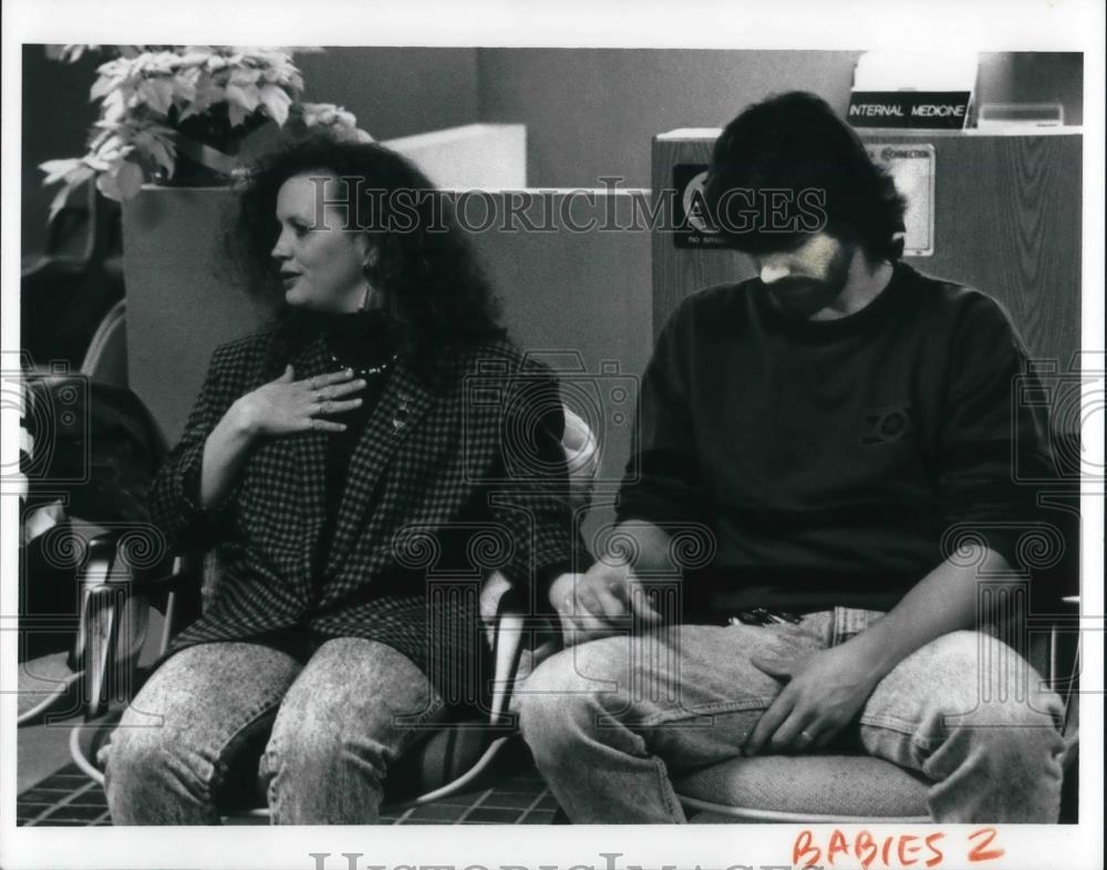 1992 Press Photo Lisa and Kevin Burgess in support group - Historic Images