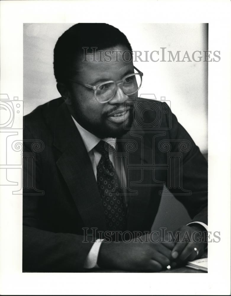 1990 Press Photo Lawyer Terence E. Copeland inside a courtroom during trial - Historic Images