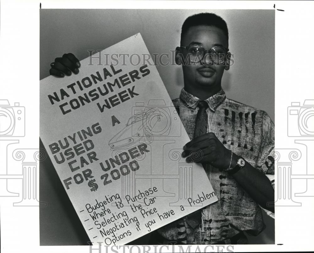 1990 Press Photo Fabian Carpenter, a senior at Glenville High School - Historic Images