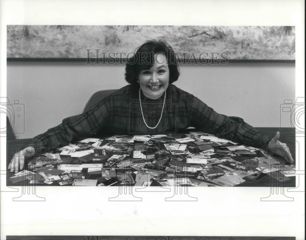 1990 Press Photo Patricia Adams of Cardtech, maker of VISA &amp; Mastercards - Historic Images