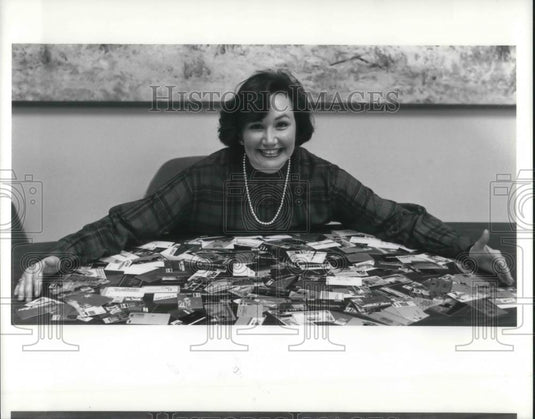 1990 Press Photo Patricia Adams of Cardtech, maker of VISA & Mastercards - Historic Images