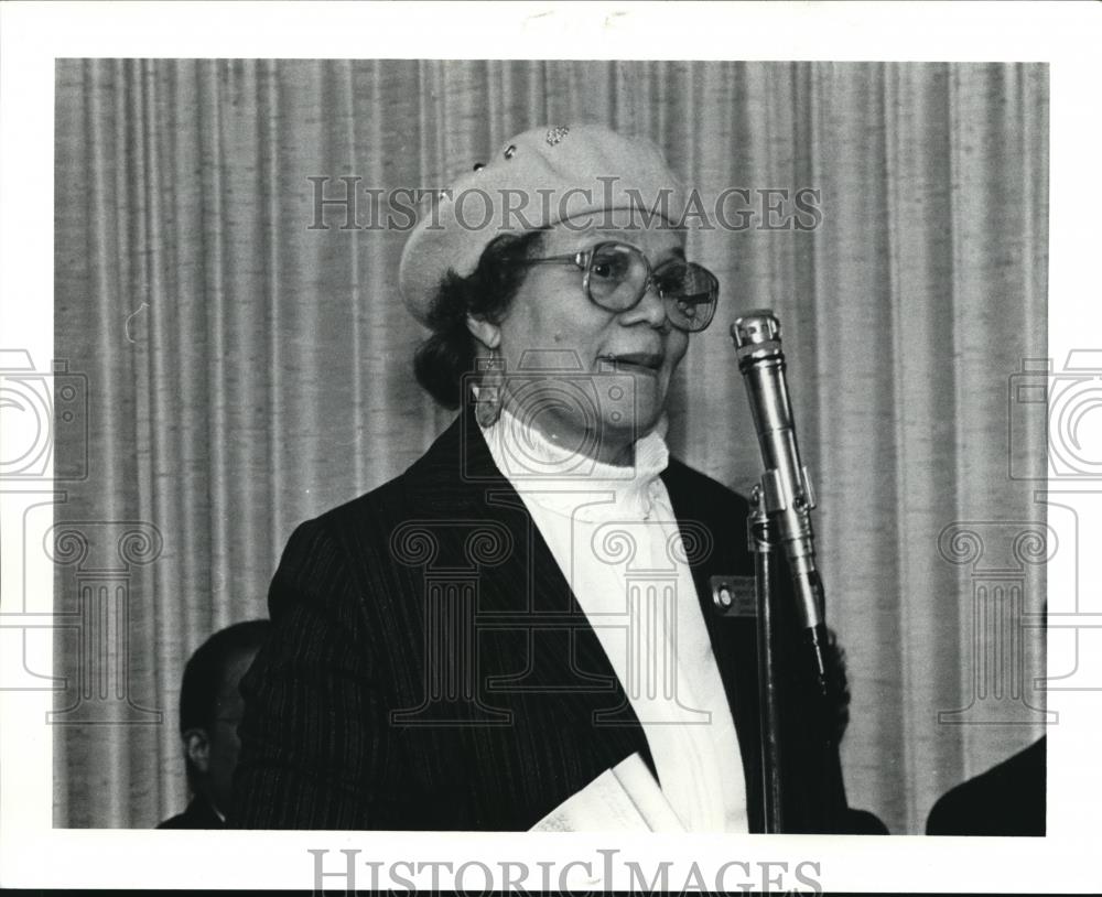 1990 Press Photo Alma Cooper,candidate for ward 6 at Holy Rosary Catho