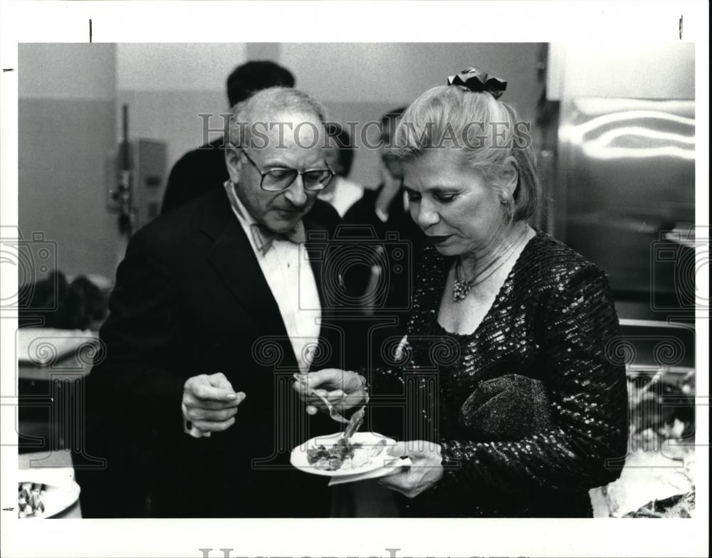 1990 Press Photo Dr. and Mrs. Ronald Bell at the Arts Consortium Benefit - Historic Images