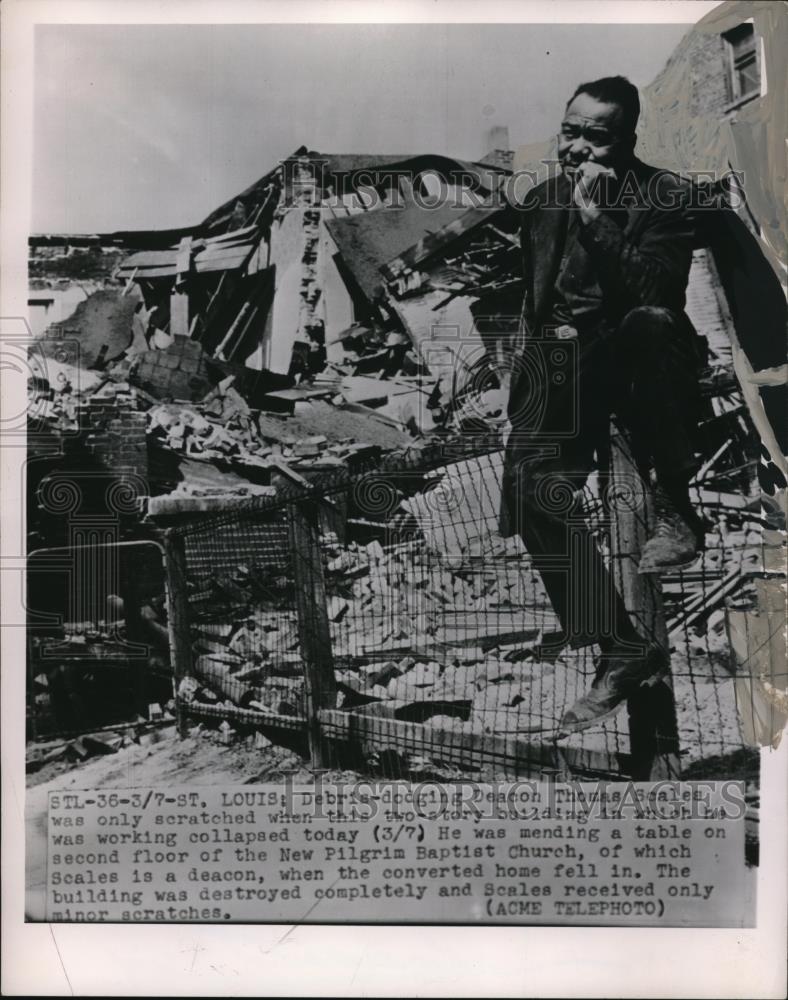 1951 Press Photo St Louis Mo Deacon Thomas Scales at collapsed building - Historic Images